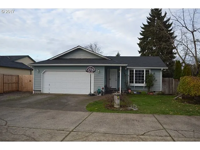 2792 Stark St photo 1