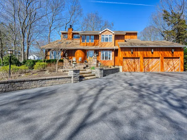 9 Elman Place, East Northport, NY 11731