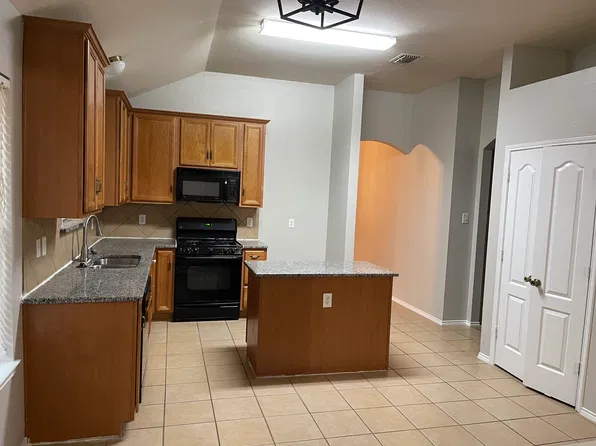 4104 Summerhill Ln, Fort Worth, TX 76244