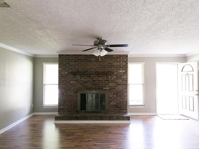 8745 Gum St — Photo 2