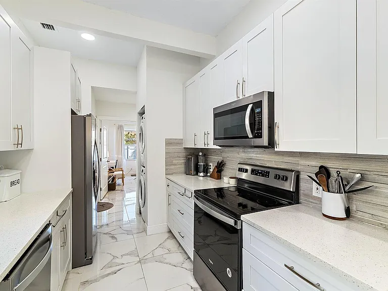 423 Avenida Alegre — Photo 12