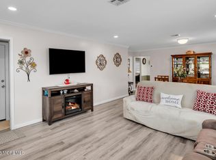 2 Capri Ct, Toms River, NJ 08757