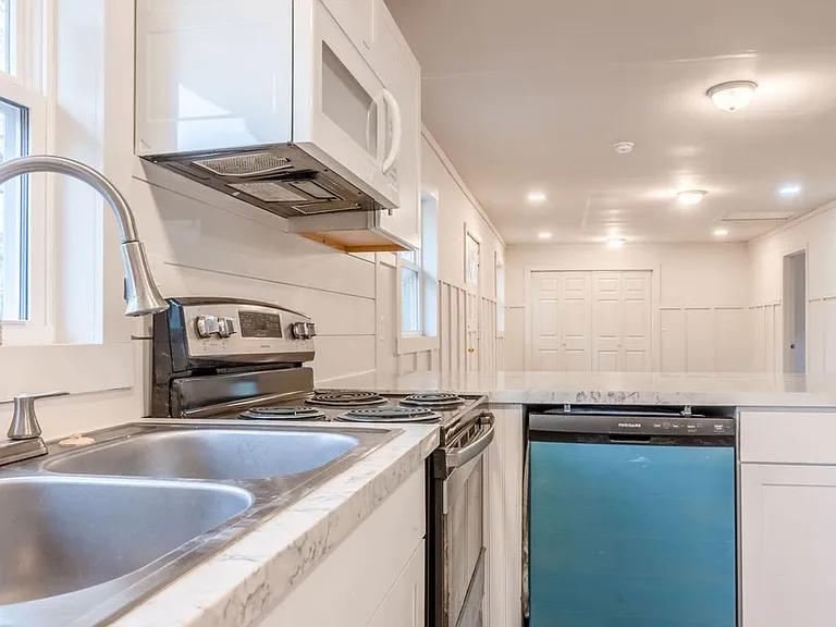 80 Menefee St — Photo 17