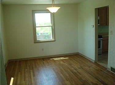 5th image of 120 Rose Dr