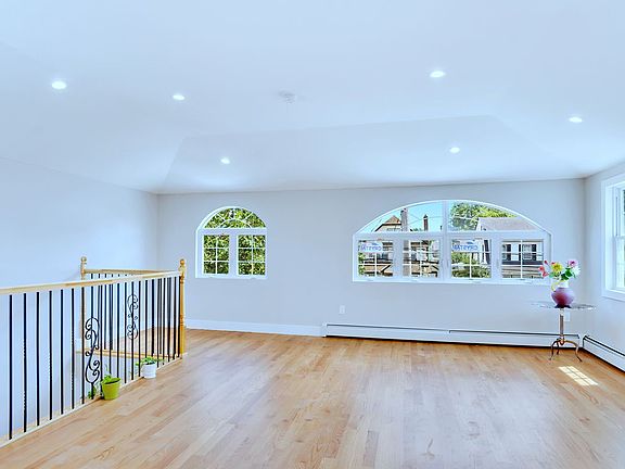 3rd image of 20943 110th Ave