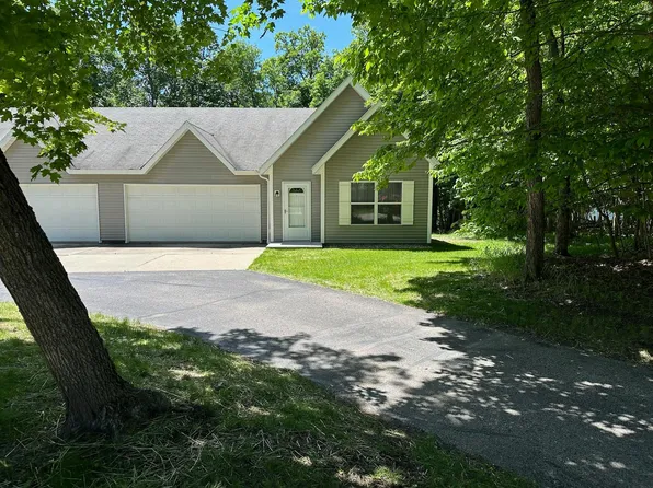 331 Maple Ridge Ct, Detroit Lakes, MN 56501