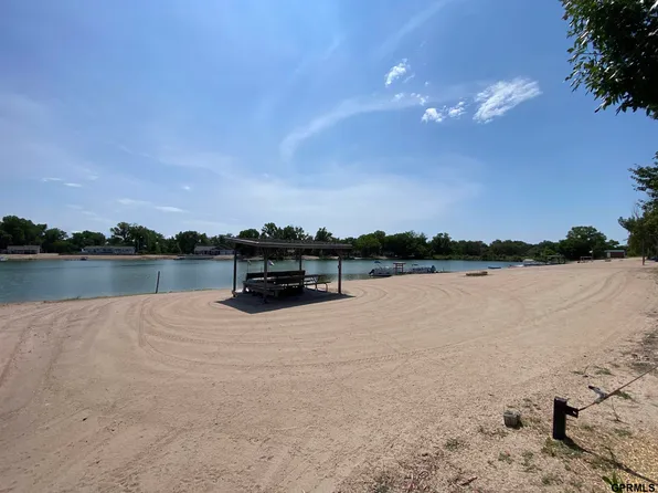 22 Jarecki Ln, Columbus, NE 68601