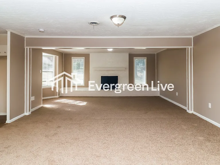955 Briarwood Dr — Photo 3