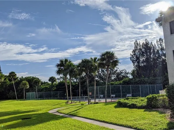 1624 Stickney Point Rd APT 107, Sarasota, FL 34231