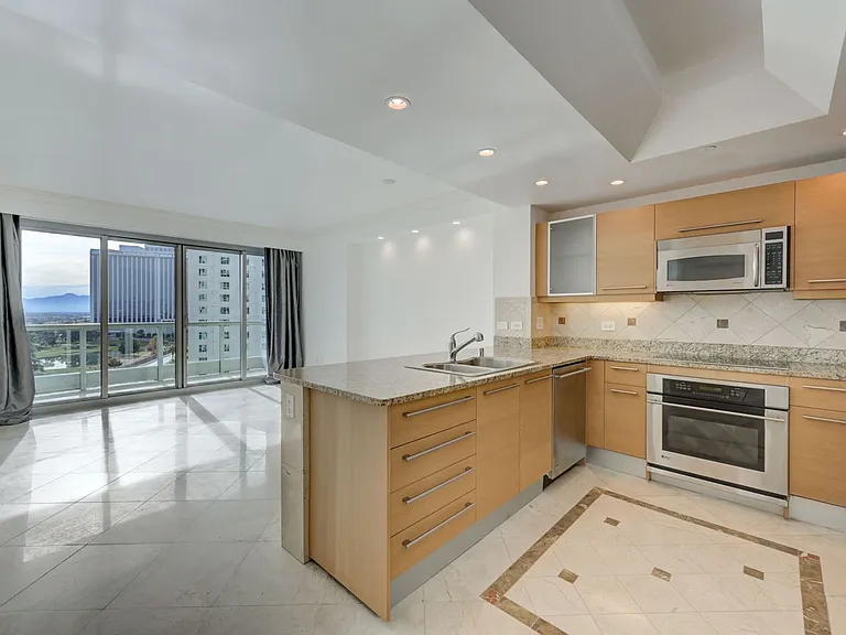 322 Karen Ave #804 — Photo 1