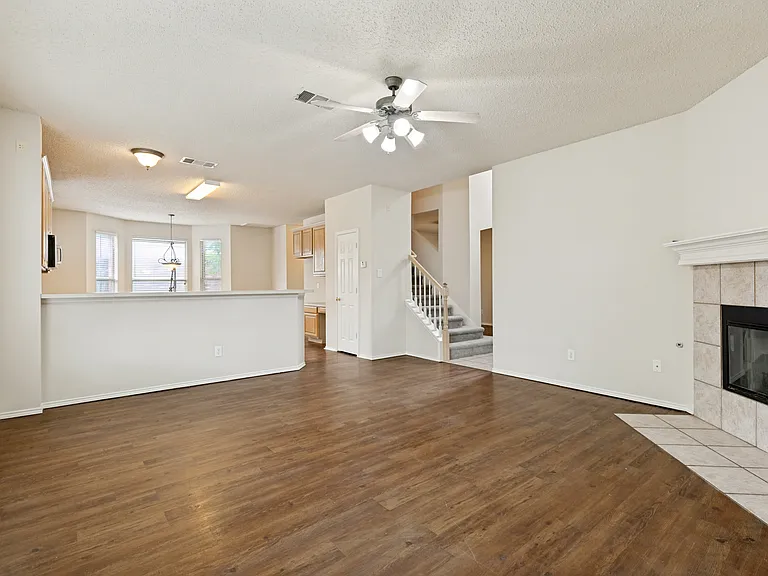 732 Fox Run Trl — Photo 3