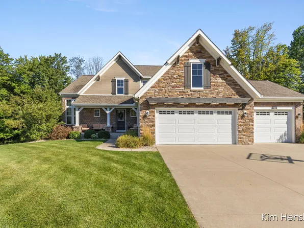 9413 Sunset Ridge Dr NE, Rockford, MI 49341