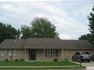 412 SE Valley View Ct, Bartlesville, OK 74006