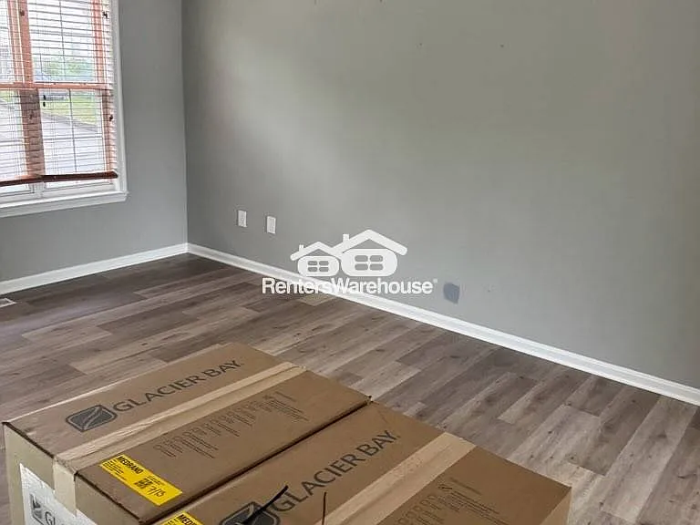 316 Oakwood Rd — Photo 5