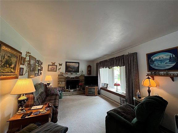 3rd image of 120 Randy Dr