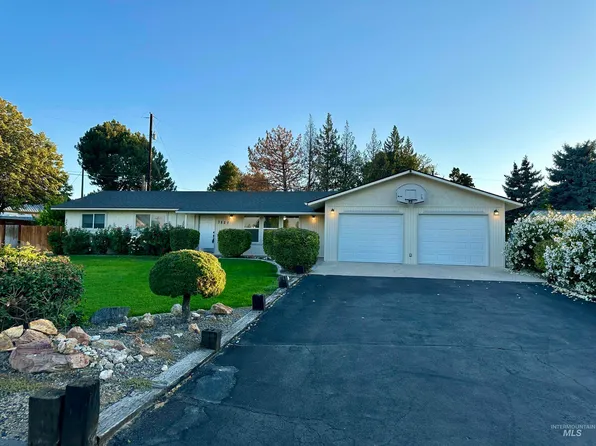 3827 Skyline Dr, Nampa, ID 83686