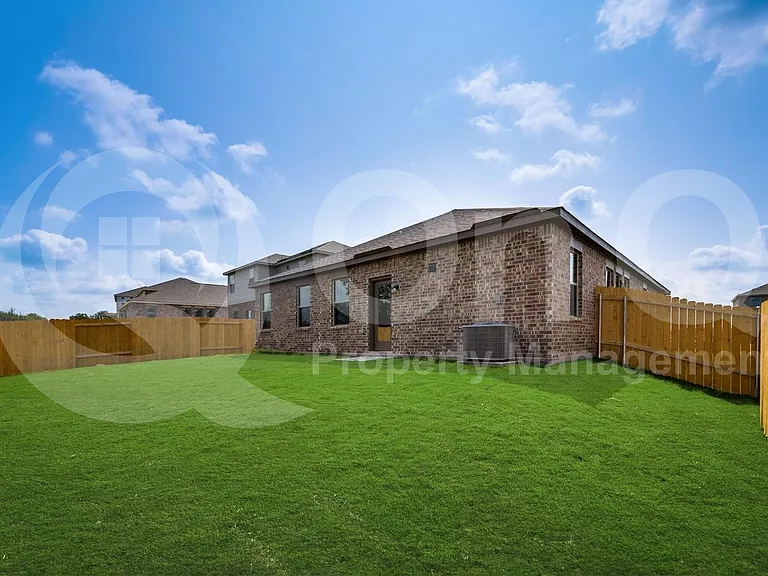 304 Tranquil Ln — Photo 11