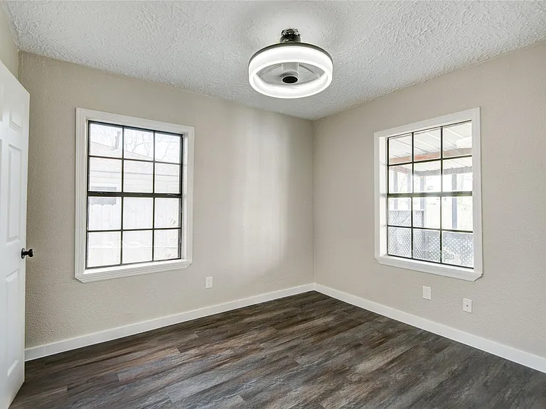 418 S Kansas St — Photo 21