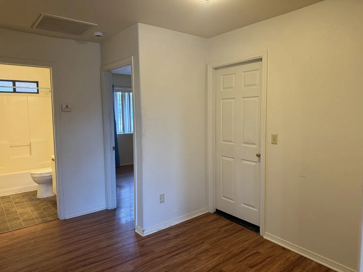 2 bed, 1.0 bath, 810 sqft, $1,400 — Photo 4