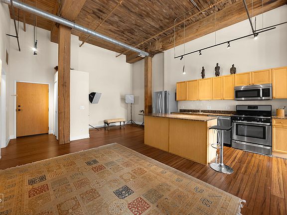 3rd image of 1525 S Michigan Ave APT 107