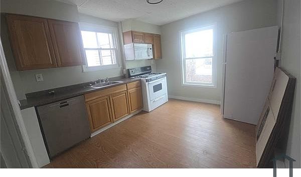 1st image of 922 E Tioga St Floor 2