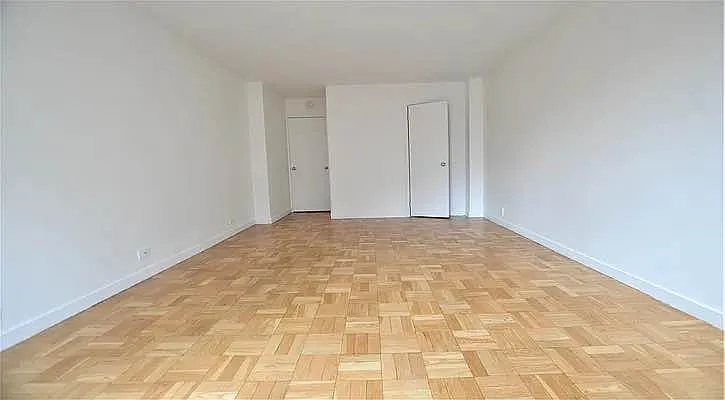 Rented by Manhattan Realty Group | media 10