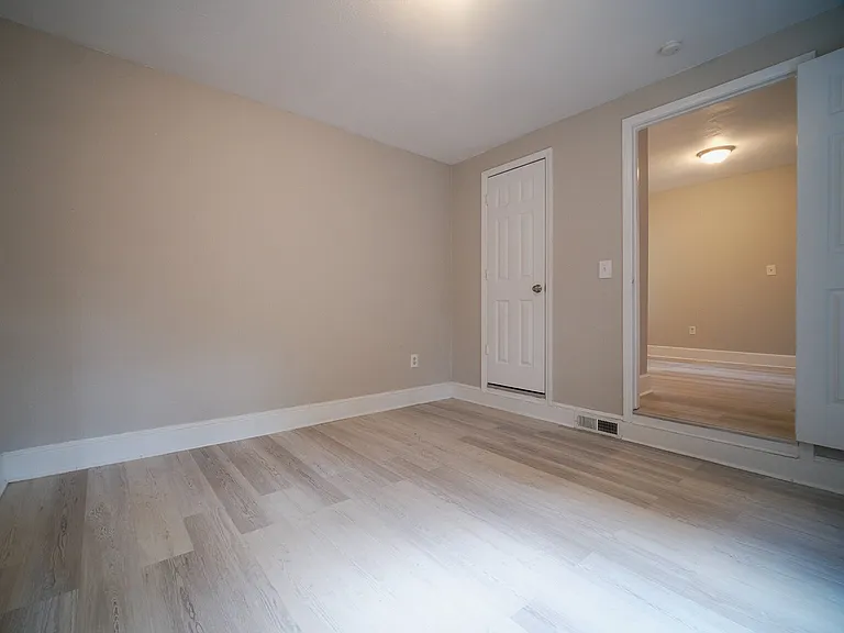 614 Ambassador St — Photo 31