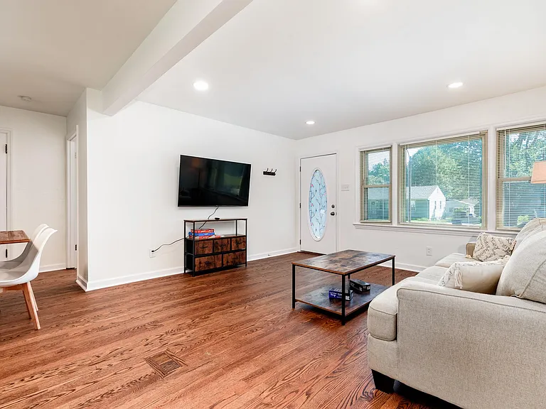 4423 Vance Ave — Photo 7