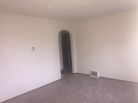 3rd image of 132 Bonds Ave