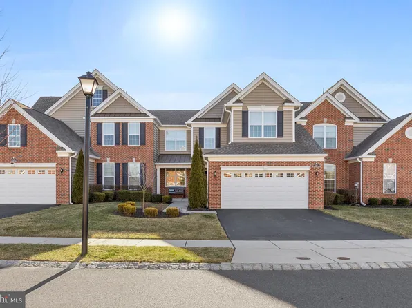 614 Tournament Dr, Moorestown, NJ 08057