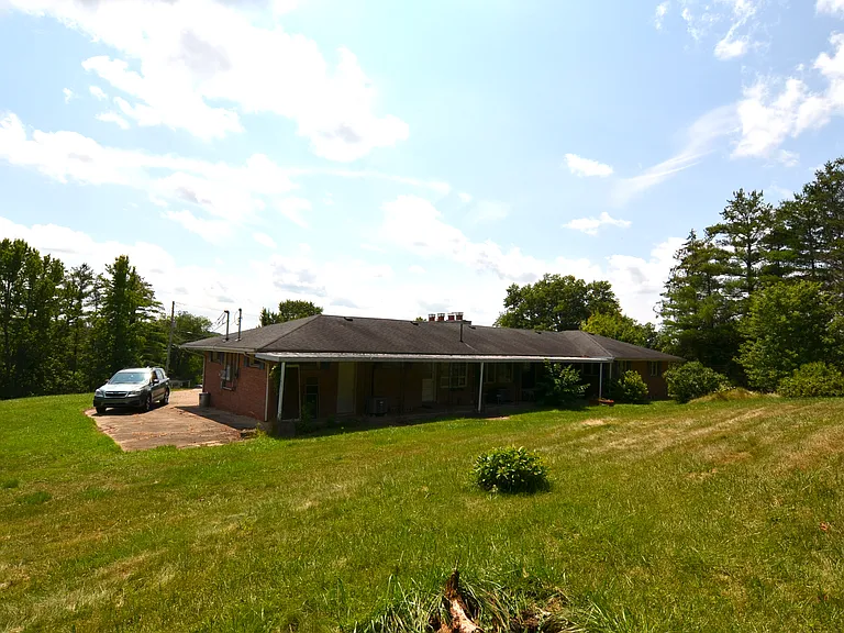 52 Carol Ln #B — Photo 2