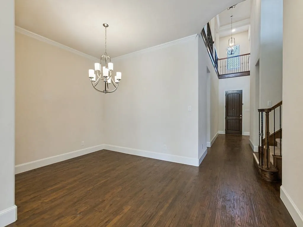 5 bed, 4.5 bath, 3928 sqft, $4,500 — Photo 2