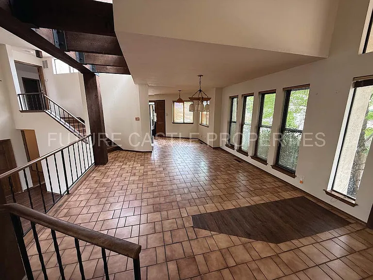 5021 Calle Del Cielo NE — Photo 2