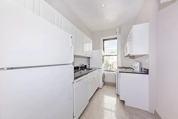 Rented by Douglas Elliman | media 24