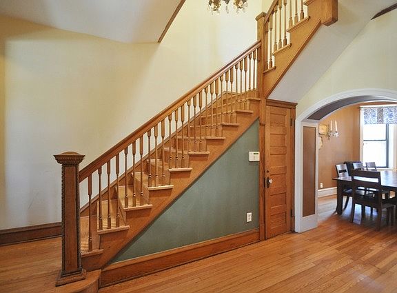 2nd image of 1119 E 54th St