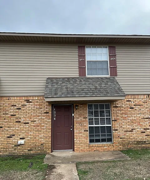 1236 Meadowview Dr — Photo 3