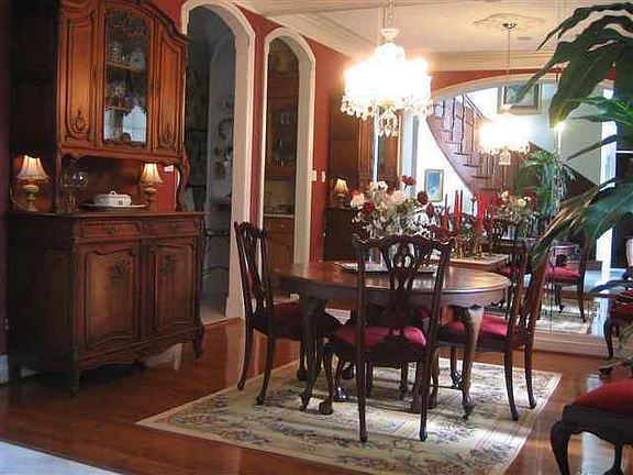 3rd image of 6881 Saratoga Cir