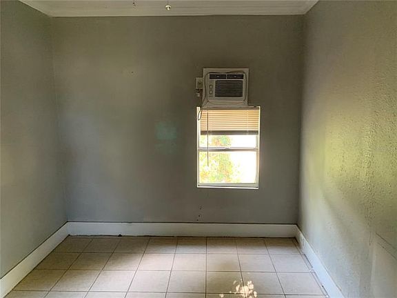 3rd image of 518 E Citrus Ave APT 2