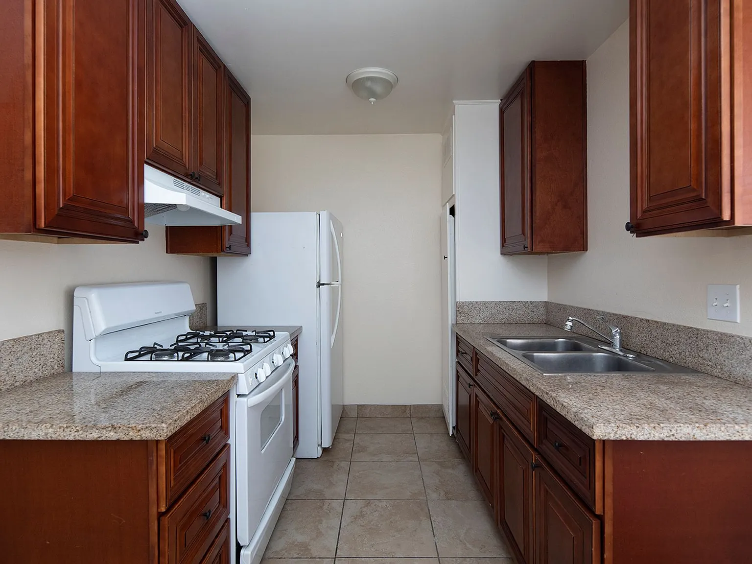 Lanai Village Apartments — Photo 2