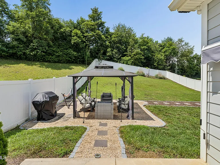 515 Villa Ln — Photo 31