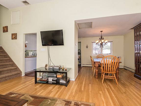3rd image of 43 Fair Ln