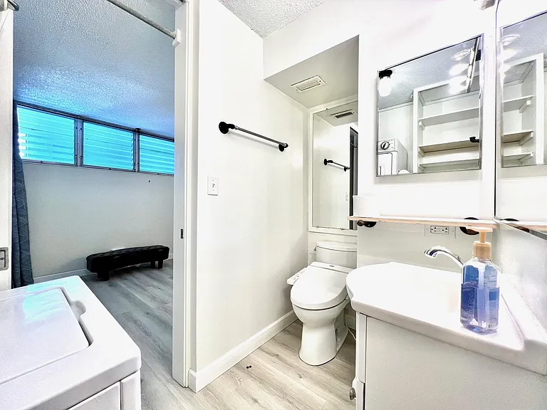 2nd bathroom