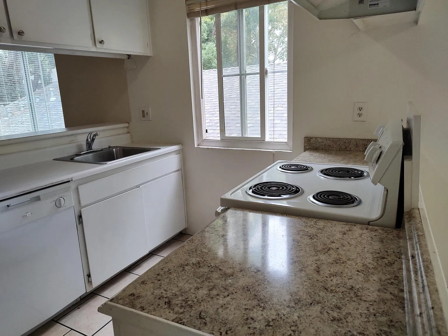 2 bed, 800 sqft, $1,745 — Photo 4