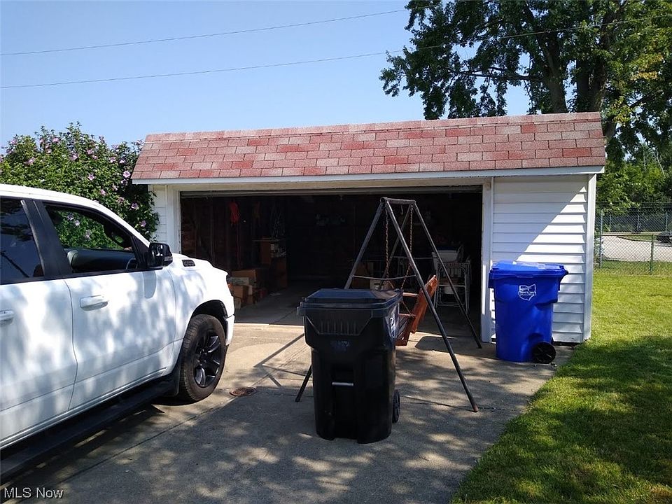 2nd image of 15358 Harrison Dr