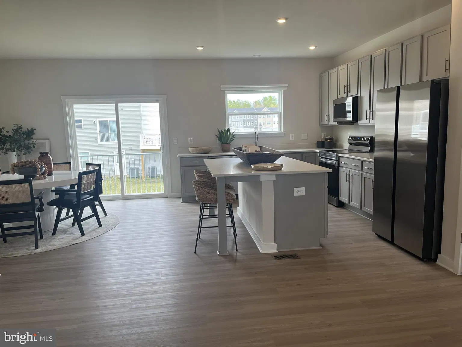 3 bed, 3.5 bath, 2440 sqft, $2,500 — Photo 3