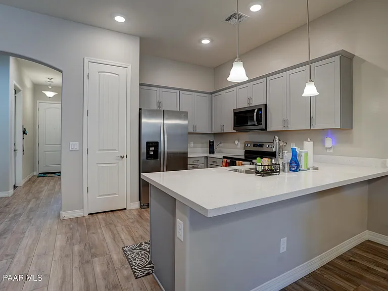 4750 N Yale Ave #16 — Photo 2