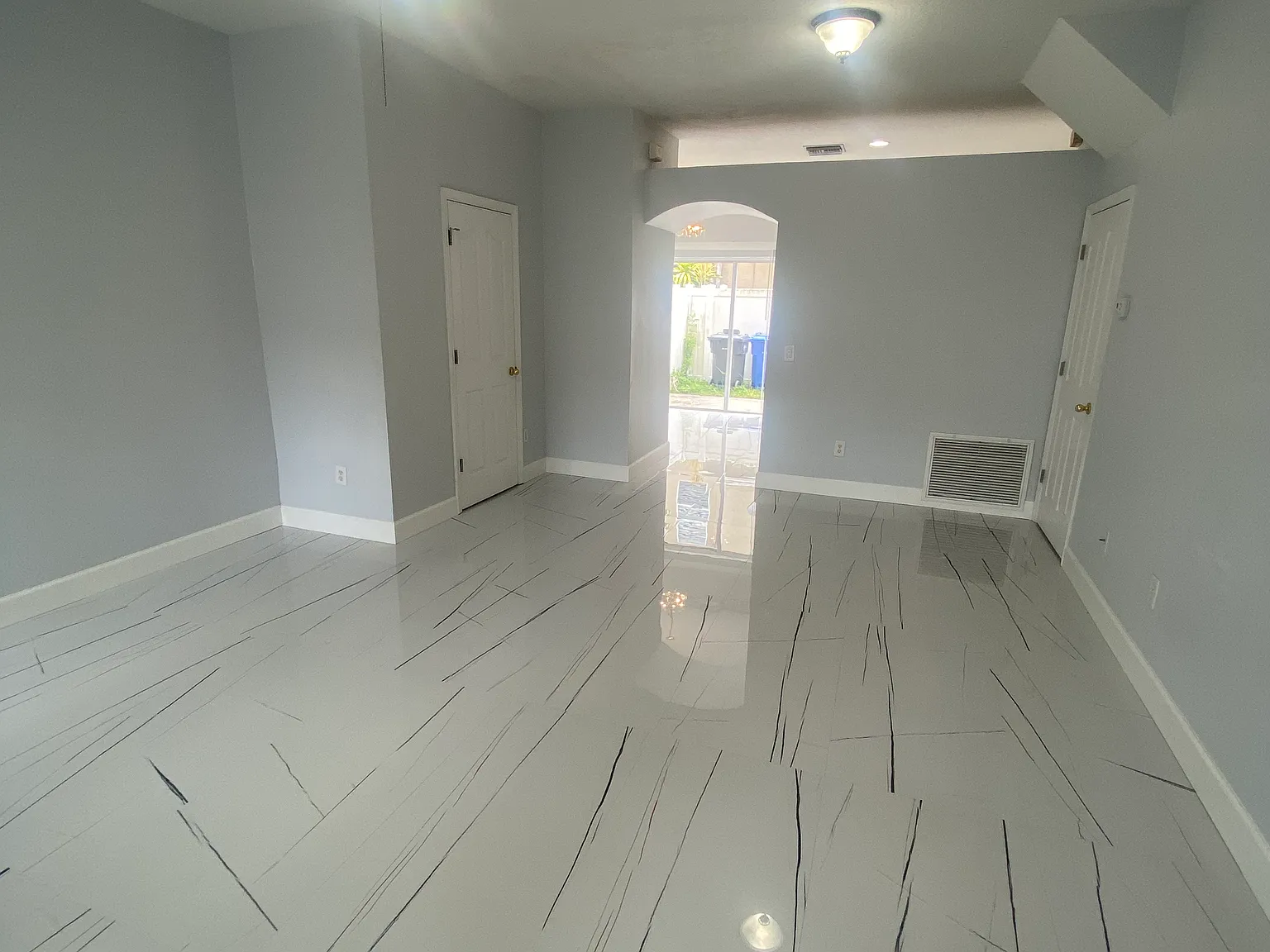 3 bed, 2.5 bath, 1232 sqft, $2,300 — Photo 3