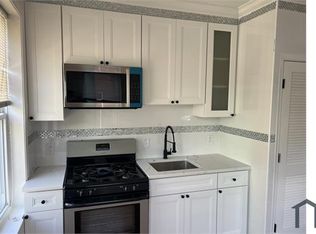 4215 Viola St #2R, Philadelphia, PA 19104
