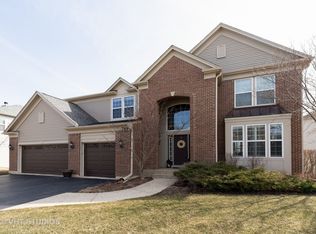 769 Crosswind Ln, Lindenhurst, IL 60046