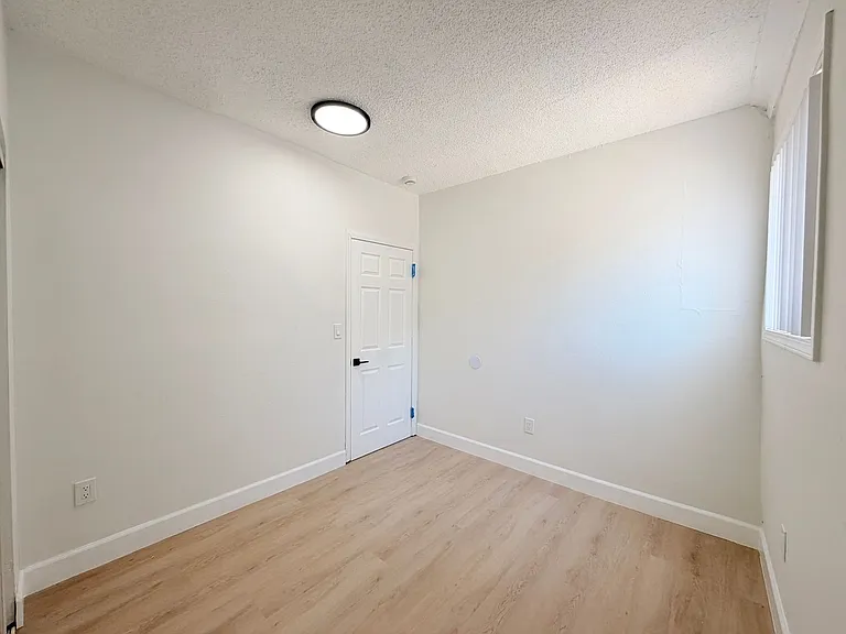 4705 Willowbrook Ave — Photo 9